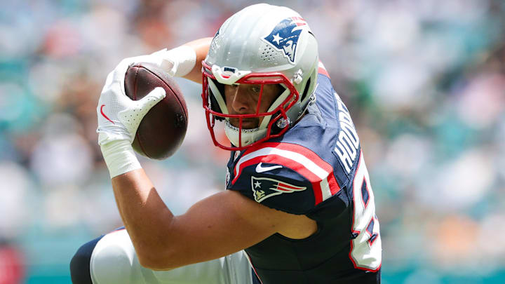 Sep 14, 2025; Miami Gardens, Florida, USA; New England Patriots tight end Austin Hooper (81) receives a pass against the Miami Dolphins in the first quarter at Hard Rock Stadium. Mandatory Credit: Nathan Ray Seebeck-Imagn Images