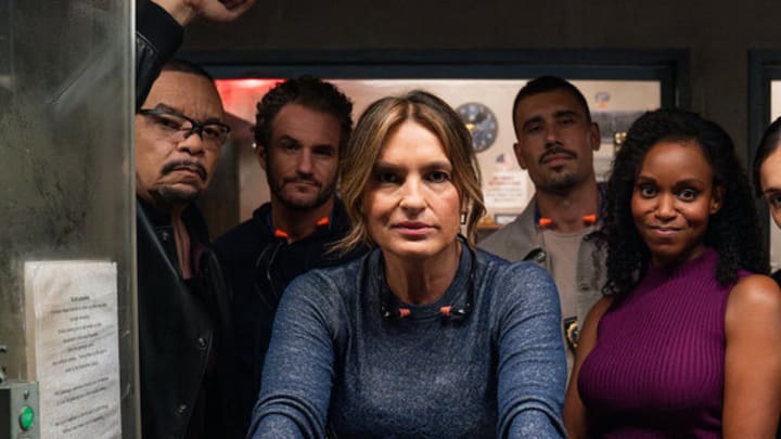 LAW & ORDER: SPECIAL VICTIMS UNIT -- "Fractured" Episode 26001 -- Pictured: (l-r) Ice T as Sgt. Odafin "Fin" Tutuola, Kevin Kane as Det. Terry Bruno, Mariska Hargitay as Capt. Olivia Benson, Octavio Pisano as Det. Joe Velasco, Aimé Donna Kelly as Capt. Curry, Juliana Aidén Martinez as Det. Kate Silva 