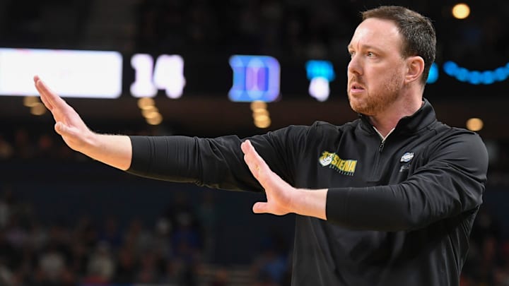 Siena Saints head coach Gerry McNamara