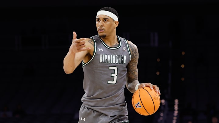 UAB transfer Yaxel Lendeborg waited until the last minute to withdraw from the NBA draft and commit to Michigan.