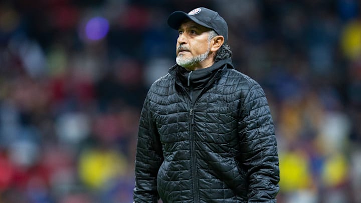 Raúl 'Potro' Gutiérrez está en peligro de perder su puesto como técnico de Cruz Azul, por ello debe ganar el próximo domingo a Toluca en el Infierno.