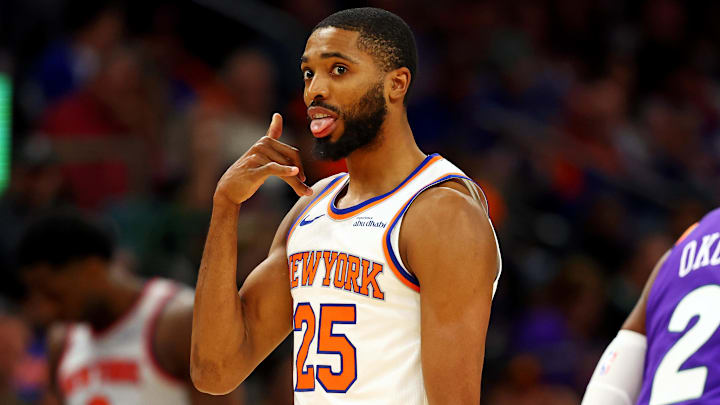 Nov 20, 2024; Phoenix, Arizona, USA; New York Knicks forward Mikal Bridges (25) reacts after a play during the fourth quarter against the Phoenix Suns at Footprint Center. Mandatory Credit: Mark J. Rebilas-Imagn Images Nov 20, 2024; Phoenix, Arizona, USA; New York Knicks forward Mikal Bridges (25) reacts after a play during the fourth quarter against the Phoenix Suns at Footprint Center. Mandatory Credit: Mark J. Rebilas-Imagn Images