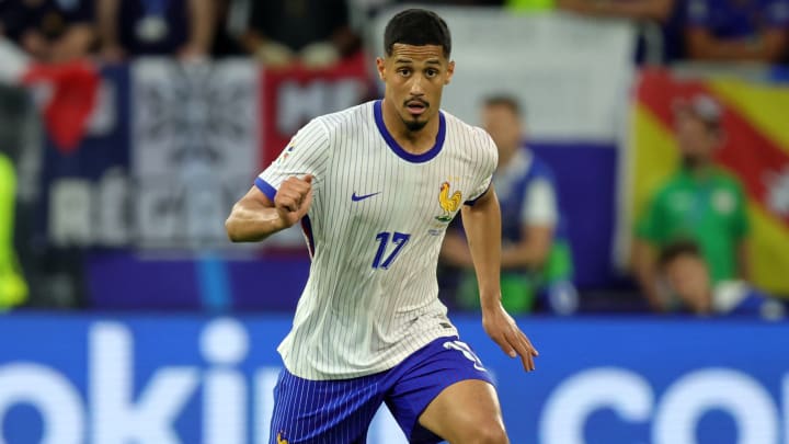 William Saliba face à l'Autriche