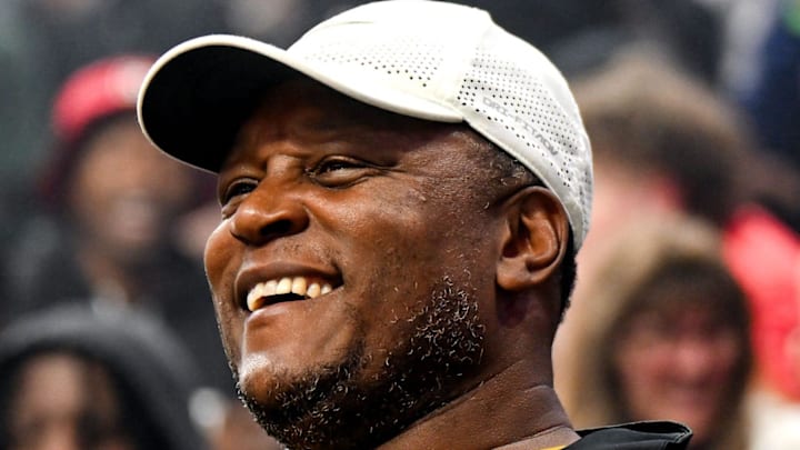 Former Detroit Lions running back Barry Sanders and father to MSU basketball's Nick Sanders looks on during basketball game 