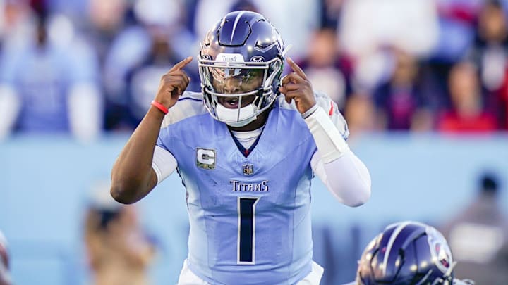 Tennessee Titans quarterback Cam Ward (1) signals to teammates during the fourth quarter against the Houston Texans at Nissan Stadium in Nashville, Tenn., Sunday, Nov. 16, 2025.