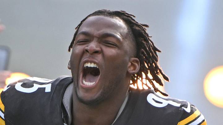 Pittsburgh Steelers defensive tackle Keeanu Benton Pittsburgh Steelers defensive tackle Keeanu Benton