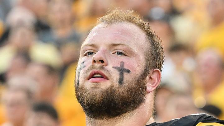 Chicago Bears center Logan Jones