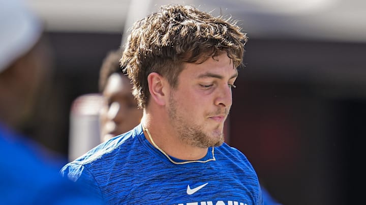 Kentucky Wildcats quarterback Zach Calzada (5) 