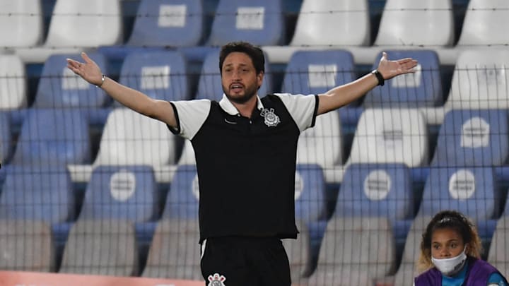 Arthur Elias é o técnico do time feminino do Corinthians desde 2016. 