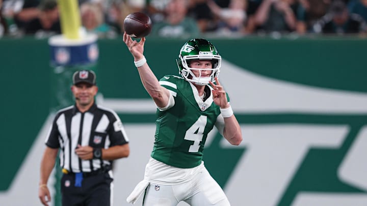 Aug 22, 2025; East Rutherford, New Jersey, USA; New York Jets quarterback Brady Cook (4) throws a pass during the first half against the Philadelphia Eagles at MetLife Stadium. Mandatory Credit: Vincent Carchietta-Imagn Images Aug 22, 2025; East Rutherford, New Jersey, USA; New York Jets quarterback Brady Cook (4) throws a pass during the first half against the Philadelphia Eagles at MetLife Stadium. Mandatory Credit: Vincent Carchietta-Imagn Images