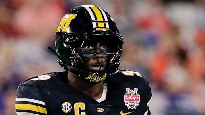 Missouri Tigers defensive end Zion Young (9).
