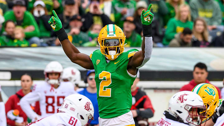Oct 21, 2023; Eugene, Oregon, USA; Oregon Ducks linebacker Jeffrey Bassa (2) calls defensive signals during the first quarter against the Washington State Cougars at Autzen Stadium. Mandatory Credit: Craig Strobeck-Imagn Images Oct 21, 2023; Eugene, Oregon, USA; Oregon Ducks linebacker Jeffrey Bassa (2) calls defensive signals during the first quarter against the Washington State Cougars at Autzen Stadium. Mandatory Credit: Craig Strobeck-Imagn Images