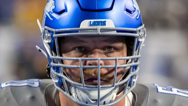 Detroit Lions guard Graham Glasgow (60) in warms up before the game against the Las Vegas Raiders 