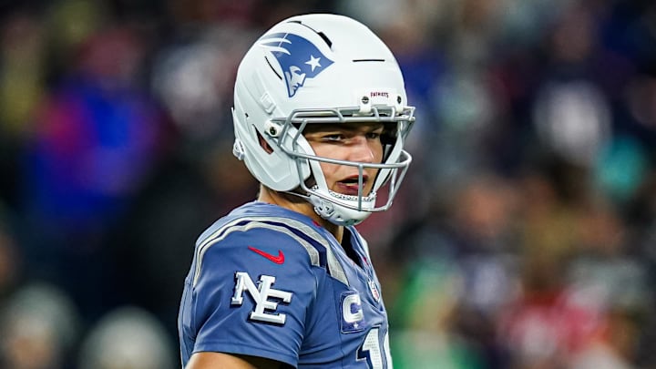 Nov 13, 2025; Foxborough, Massachusetts, USA; New England Patriots quarterback Drake Maye (10) on the field against the New York Jets in the third quarter at Gillette Stadium. Mandatory Credit: David Butler II-Imagn Images Nov 13, 2025; Foxborough, Massachusetts, USA; New England Patriots quarterback Drake Maye (10) on the field against the New York Jets in the third quarter at Gillette Stadium. Mandatory Credit: David Butler II-Imagn Images