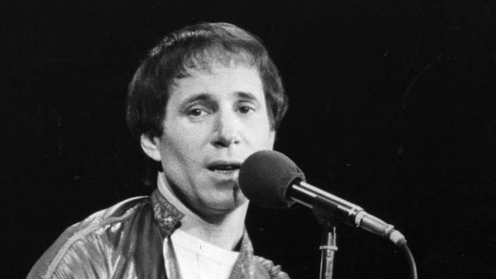 Paul Simon performs Paul Simon performs