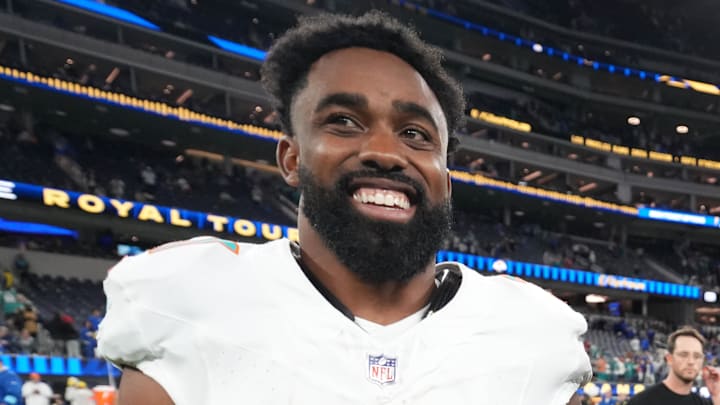 Nov 11, 2024; Inglewood, California, USA; Miami Dolphins running back Raheem Mostert (31) interacts with ESPN reporter MJ Acosta after the game against the Los Angeles Rams at SoFi Stadium. Mandatory Credit: Kirby Lee-Imagn Images Nov 11, 2024; Inglewood, California, USA; Miami Dolphins running back Raheem Mostert (31) interacts with ESPN reporter MJ Acosta after the game against the Los Angeles Rams at SoFi Stadium. Mandatory Credit: Kirby Lee-Imagn Images