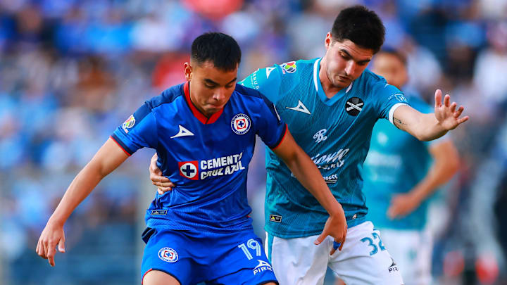 Charly Rodríguez de Cruz Azul y el argentino Gustavo del Prete de Mazatlán durante el Clausura 2024