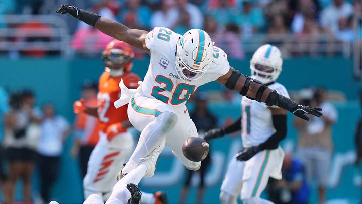 Miami Dolphins linebacker Jordyn Brooks breaks up a pass intended for Cincinnati Bengals tight end Mike Gesicki. Miami Dolphins linebacker Jordyn Brooks breaks up a pass intended for Cincinnati Bengals tight end Mike Gesicki.