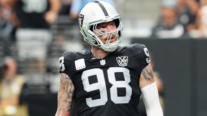 The Las Vegas Raiders signed defensive end Maxx Crosby to a contract extension Wednesday.