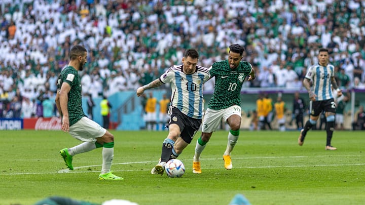 A Arábia Saudita parou o planeta bola ao vencer a Argentina na Copa do Mundo. 