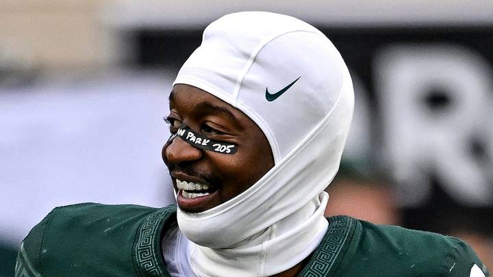 Wide receiver Omari Kelly