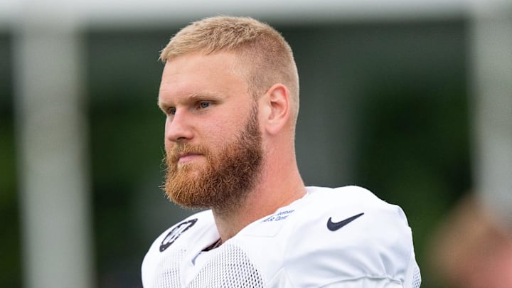 Indianapolis Colts offensive tackle Braden Smith warms up Indianapolis Colts offensive tackle Braden Smith warms up