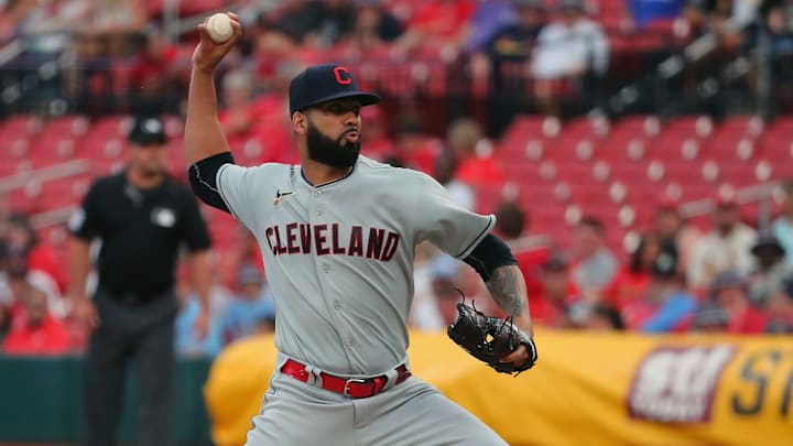 Jean Carlos Mejía lanzó con los Indios de Cleveland en 2021 