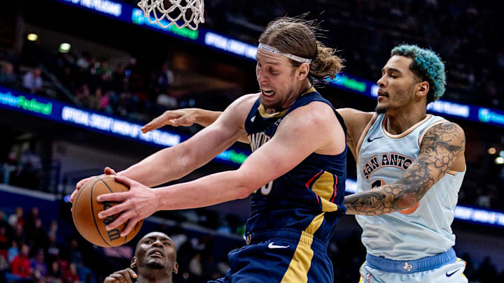 Feb 23, 2025; New Orleans, Louisiana, USA; San Antonio Spurs forward Jeremy Sochan (10) and New Orleans Pelicans forward Kelly Olynyk (13) fight for position during the second half at Smoothie King Center.