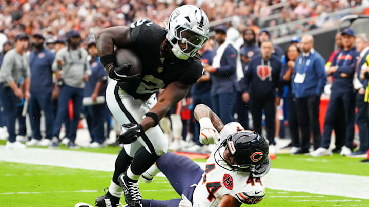 Sep 28, 2025; Paradise, Nevada, USA; Las Vegas Raiders running back Ashton Jeanty (2) catches the ball for a touchdown during the first quarter against the Chicago Bears at Allegiant Stadium. Mandatory Credit: Stephen R. Sylvanie-Imagn Images Sep 28, 2025; Paradise, Nevada, USA; Las Vegas Raiders running back Ashton Jeanty (2) catches the ball for a touchdown during the first quarter against the Chicago Bears at Allegiant Stadium. Mandatory Credit: Stephen R. Sylvanie-Imagn Images