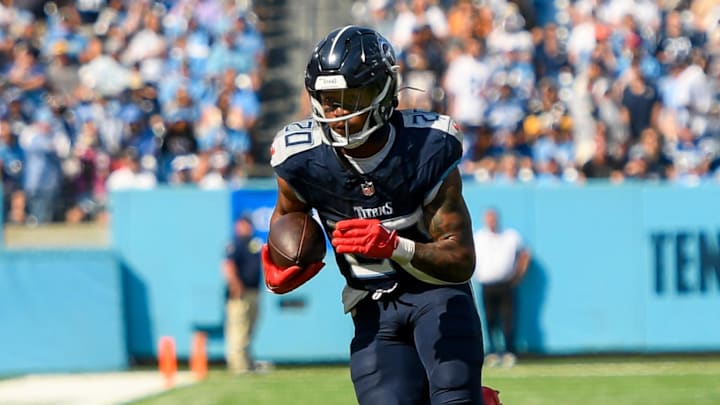 Tennessee Titans running back Tony Pollard runs away from Indianapolis Colts linebacker E.J. Speed. Mandatory Credit: Steve Roberts-Imagn Images Tennessee Titans running back Tony Pollard runs away from Indianapolis Colts linebacker E.J. Speed. Mandatory Credit: Steve Roberts-Imagn Images