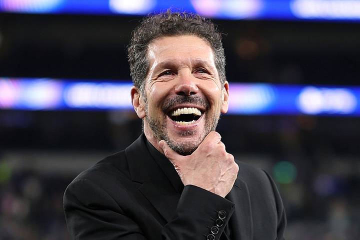 Diego Simeone smiling. ดิเอโก ซิเมโอเน ยิ้มอยู่