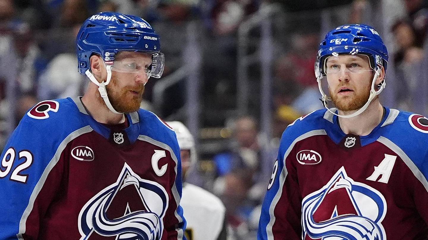 Avalanche doomed by two 3rd-period mistakes in Game 2 loss to Golden Knights