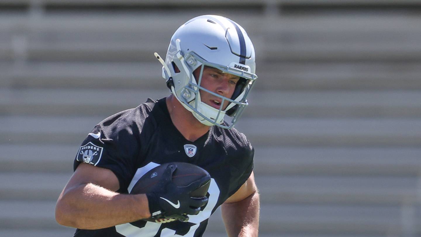 Bowers Gives Praise to New Raiders QB Fernando Mendoza
