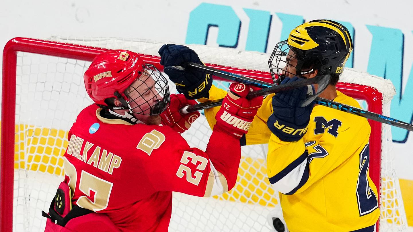 It’s Official, College Hockey Set for a Show-Stopping No. 1 vs. 2 Matchup: Puck Drop