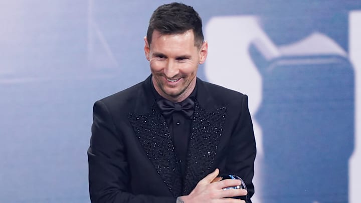 Lionel Messi a reçu le trophée The Best du meilleur joueur Lionel Messi a reçu le trophée The Best du meilleur joueur