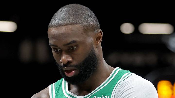 Nov 18, 2025; Brooklyn, New York, USA; Boston Celtics guard Jaylen Brown (7) holds his right shoulder during the second quarter against the Brooklyn Nets at Barclays Center. Mandatory Credit: Brad Penner-Imagn Images Nov 18, 2025; Brooklyn, New York, USA; Boston Celtics guard Jaylen Brown (7) holds his right shoulder during the second quarter against the Brooklyn Nets at Barclays Center. Mandatory Credit: Brad Penner-Imagn Images