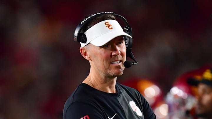 Sep 20, 2025; Los Angeles, California, USA; Southern California Trojans head coach Lincoln Riley speaks with the official during the second half at the Los Angeles Memorial Coliseum. Mandatory Credit: Gary A. Vasquez-Imagn Images Sep 20, 2025; Los Angeles, California, USA; Southern California Trojans head coach Lincoln Riley speaks with the official during the second half at the Los Angeles Memorial Coliseum. Mandatory Credit: Gary A. Vasquez-Imagn Images