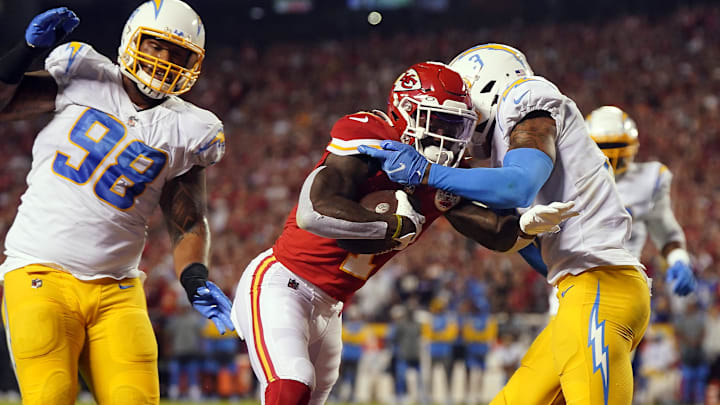 Sep 15, 2022; Kansas City, Missouri, USA; Kansas City Chiefs running back Jerick McKinnon (1) scores