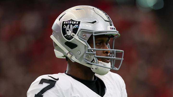 Las Vegas Raiders quarterback Geno Smith warms up on the sidelines.