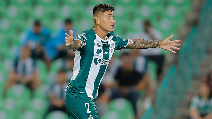 Boca Juniors buscaría reforzar su defensiva en invierno y tendría en la mira al zaguero argentino Bruno Amione de Santos Laguna.