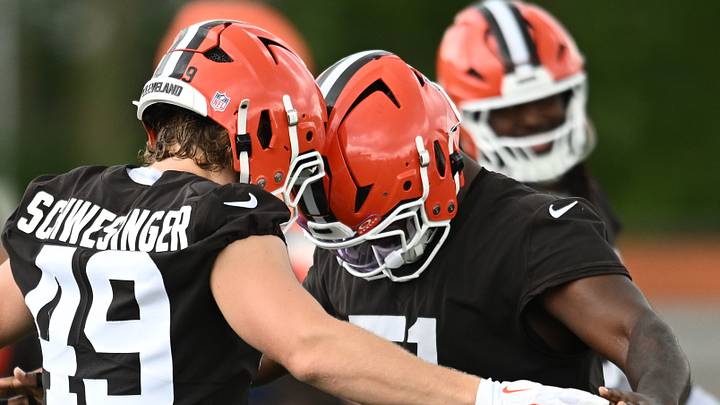 Cleveland Browns linebacker Carson Schwesinger, left, celebrates with defensive lineman Mike Hall Jr.