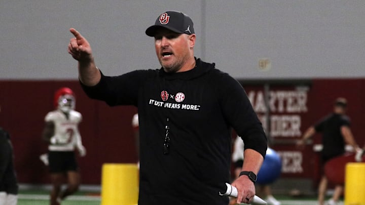 Oklahoma tight ends coach Jason Witten directs a drill during a spring practice.