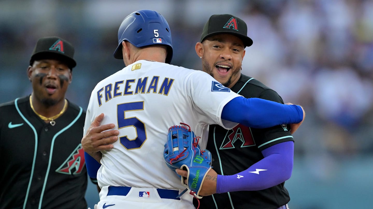 Ketel Marte Records Unique Out on Freddie Freeman by Giving Him a Hug