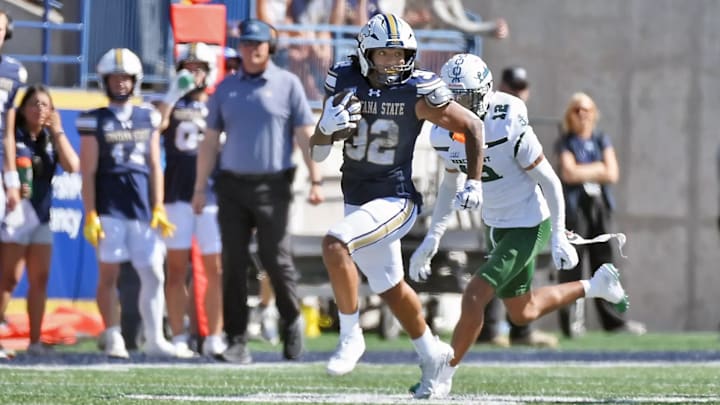 Montana State running back Julius Davis (32)