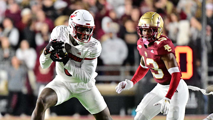 Oct 25, 2024; Chestnut Hill, Massachusetts, USA; Louisville Cardinals wide receiver Chris Bell (0) runs after making a catch against the Boston College Eagles during the first half at Alumni Stadium. Mandatory Credit: Eric Canha-Imagn Images Oct 25, 2024; Chestnut Hill, Massachusetts, USA; Louisville Cardinals wide receiver Chris Bell (0) runs after making a catch against the Boston College Eagles during the first half at Alumni Stadium. Mandatory Credit: Eric Canha-Imagn Images