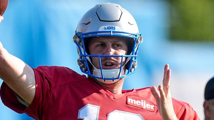 Detroit Lions quarterback Jared Goff (16).