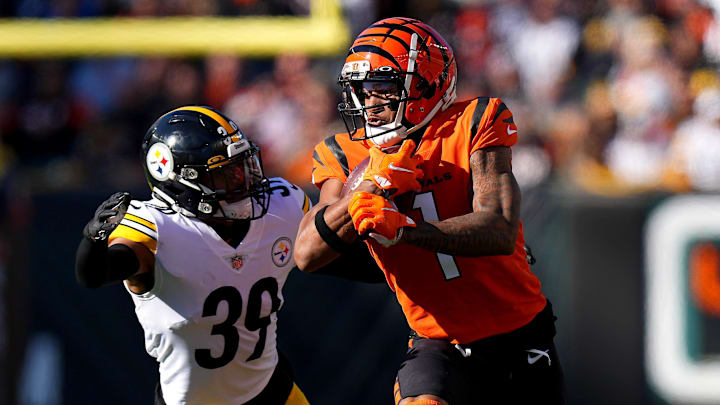 Cincinnati Bengals wide receiver Ja'Marr Chase (1) runs downfield after a catch as Pittsburgh Steelers free safety Minkah Fitzpatrick (39) defends in the second quarter during a Week 12 NFL football game, Sunday, Nov. 28, 2021, at Paul Brown Stadium in Cincinnati.

Pittsburgh Steelers At Cincinnati Bengals Nov 28
