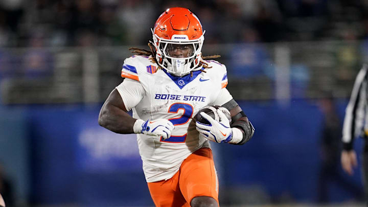 Nov 16, 2024; San Jose, California, USA; Boise State Broncos running back Ashton Jeanty (2) runs for a touchdown against the San Jose State Spartans in the third quarter at CEFCU Stadium. 