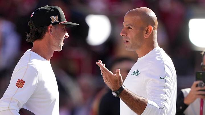 New York Jets head coach Robert Saleh (right) with San Francisco 49ers head coach Kyle Shanahan (left)