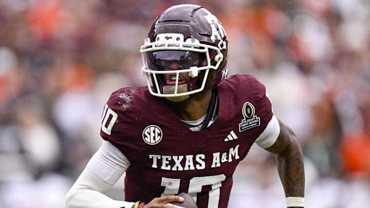 Texas A&M Aggies quarterback Marcel Reed (10) runs with the ball during the game between the Aggies and the Hurricanes at Kyle Field.